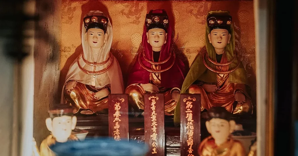 Tam toa thanh mau