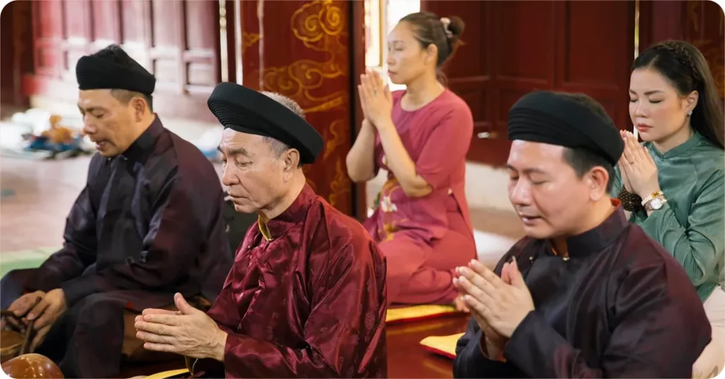 Thay cung la le trong mot buoi le hau dong